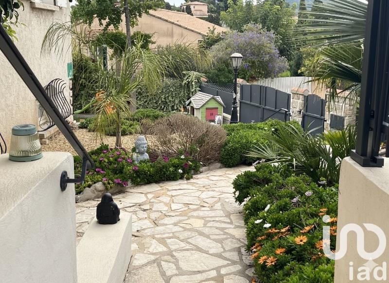 Maison - 250 m² - 8 pièces