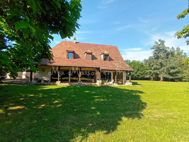 Maison - 300 m² - 11 pièces