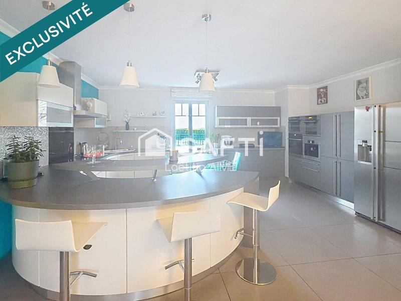 Villa - 242 m² - 8 pièces