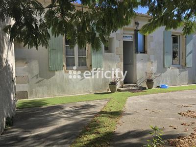 Maison - 300 m² - 4 pièces