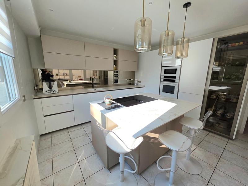 Maison - 137 m² - 5 pièces