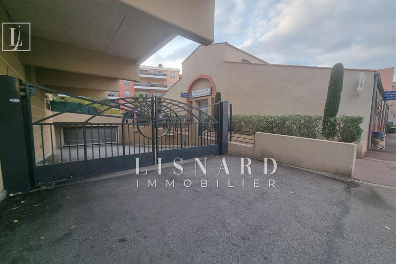 Parking / Garage - 25 m²