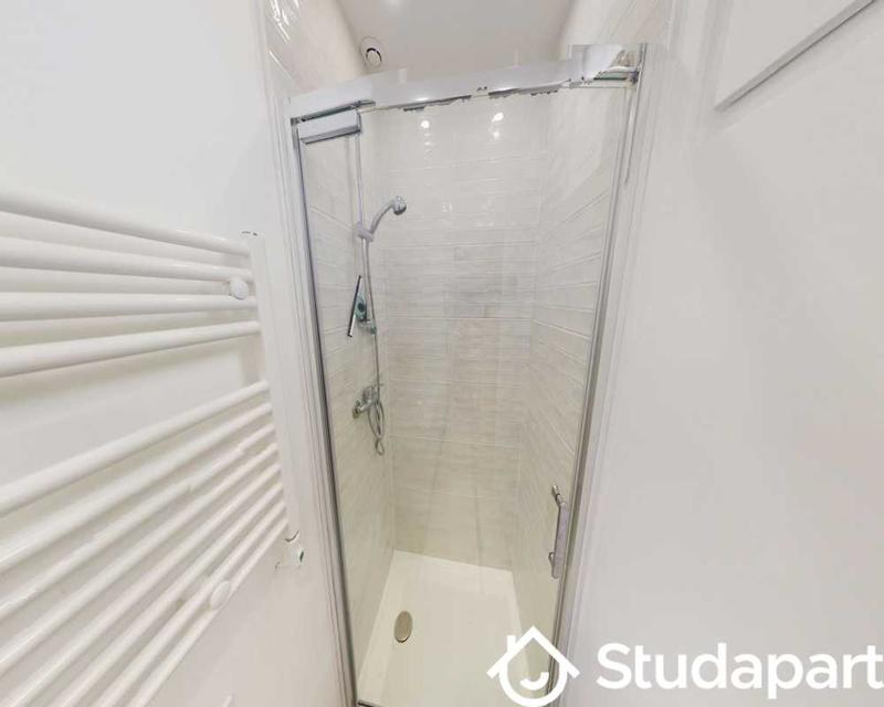 Chambre - 80 m² - 1 pièce