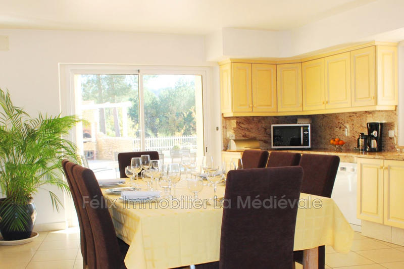 Demeure - 230 m² - 5 pièces