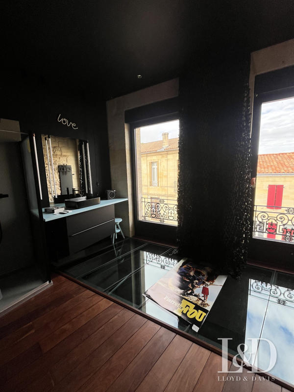 Maison - 235 m² - 8 pièces