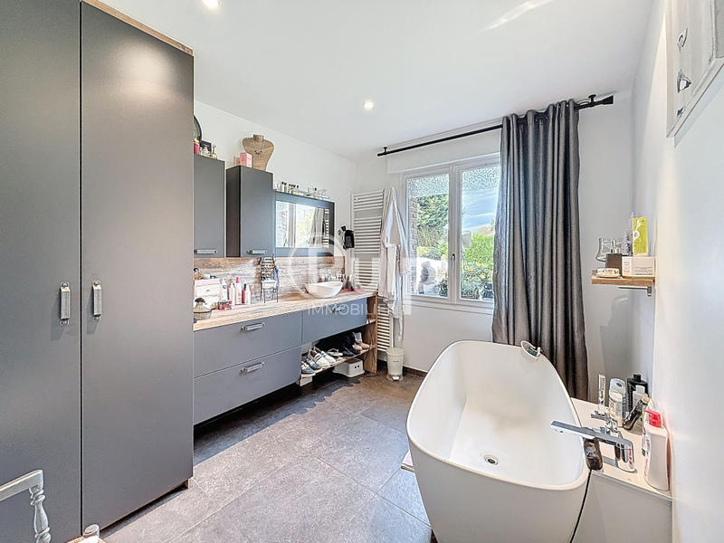 Pavillon - 207 m² - 12 pièces