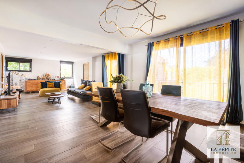 Maison - 173 m² - 9 pièces