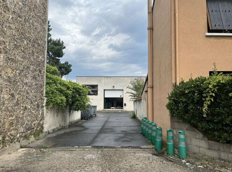 Entrepôt - 1 421 m²