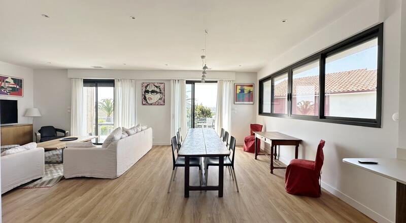 Villa - 203 m² - 8 pièces