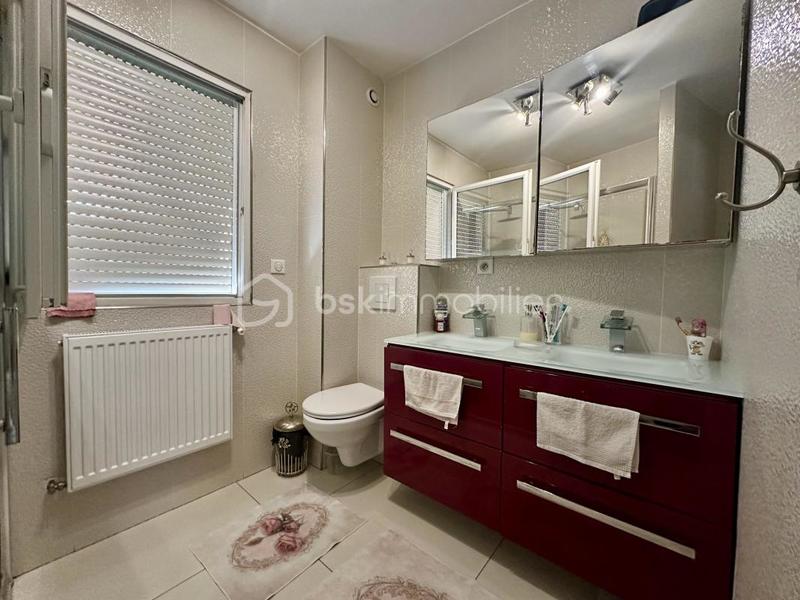 Maison - 216 m² - 14 pièces