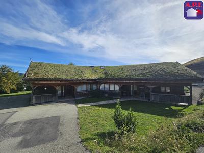 Châlet - 280 m² - 11 pièces