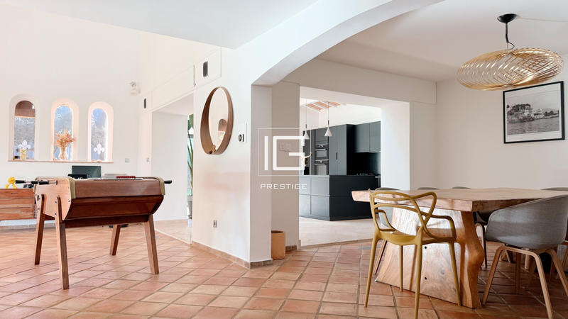 Maison - 300 m² - 7 pièces