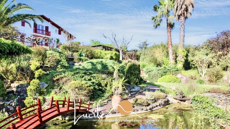 Maison - 235 m² - 9 pièces