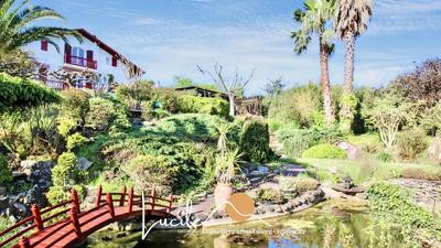 Maison - 235 m² - 9 pièces