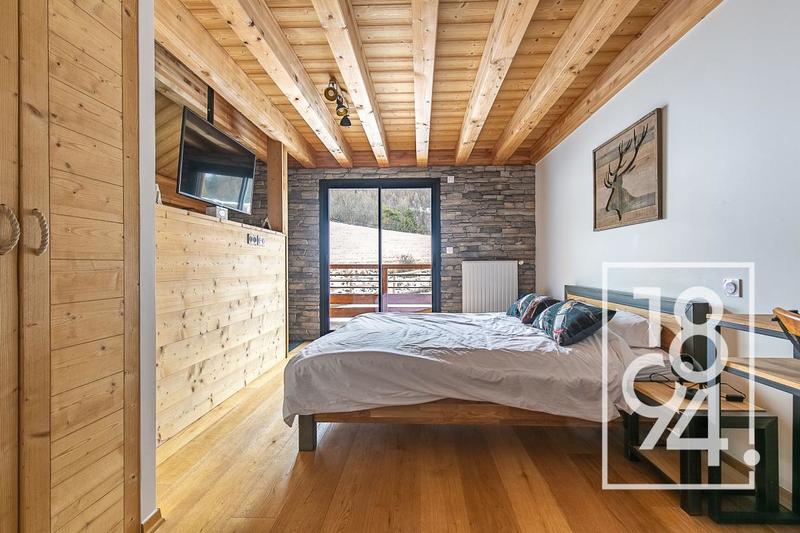 Chaumière - 338 m² - 8 pièces