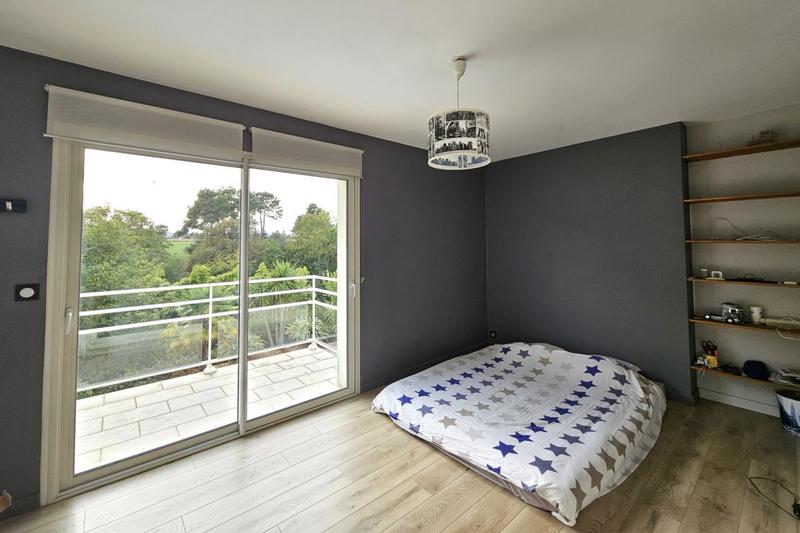 Propriété - 245 m² - 9 pièces