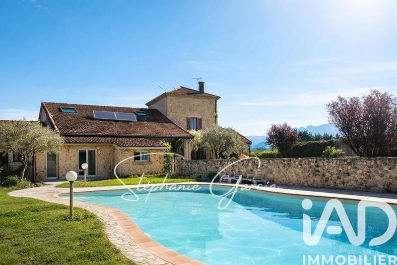 Maison - 315 m² - 10 pièces