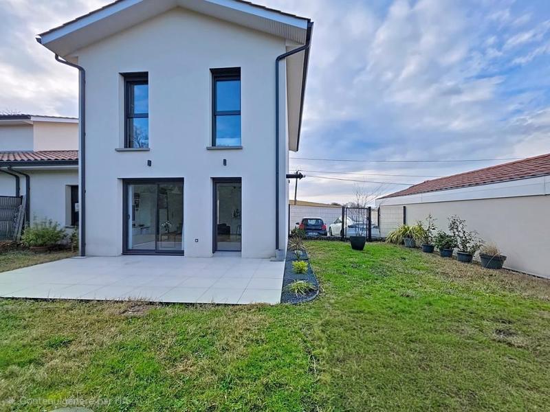 Maison - 95 m² - 5 pièces