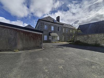 Maison ancienne - 382 m² - 18 pièces