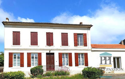 Maison - 275 m² - 9 pièces