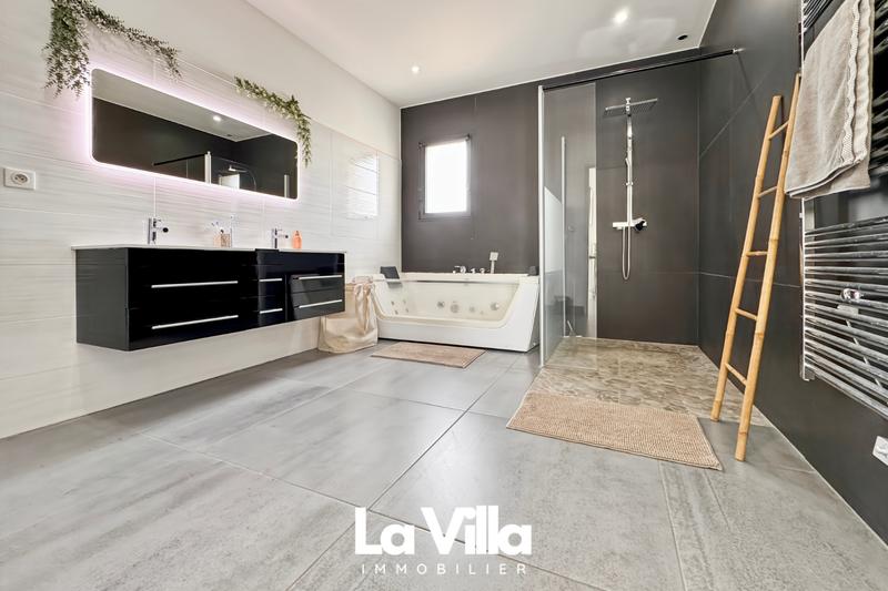 Maison - 194 m² - 5 pièces