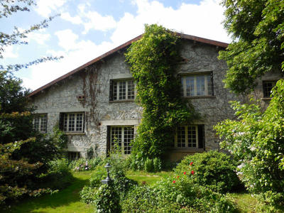 Maison - 240 m² - 10 pièces