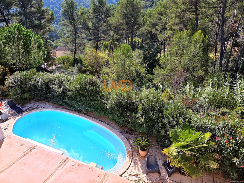 Propriété - 181 m² - 7 pièces