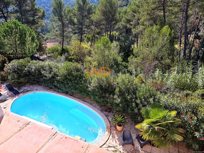 Propriété - 181 m² - 7 pièces