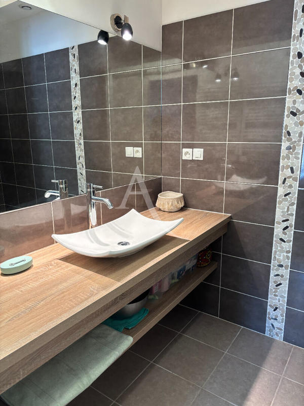 Maison - 96 m² - 4 pièces