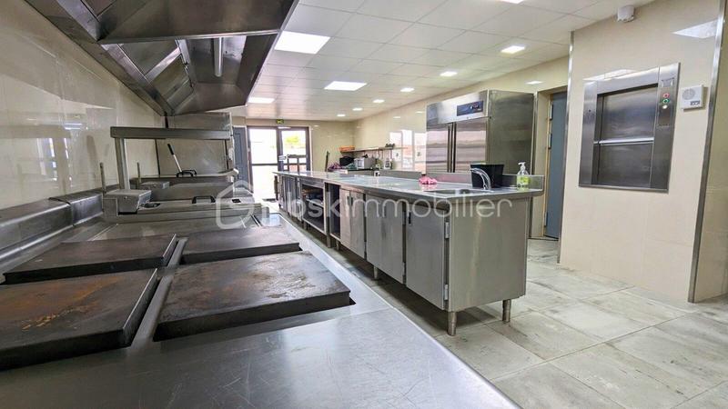 Immeuble - 1 900 m² - 30 pièces