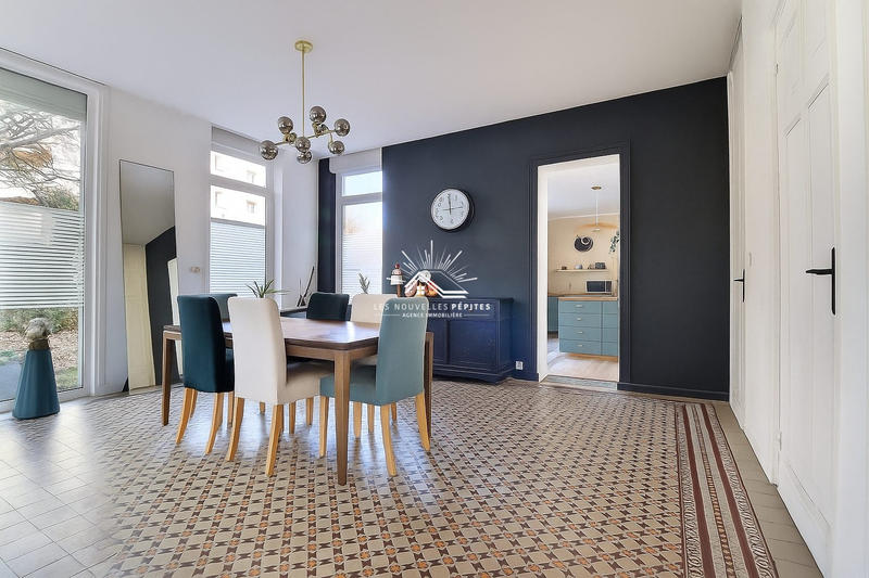 Maison - 240 m² - 10 pièces