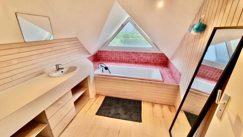 Maison - 210 m² - 7 pièces