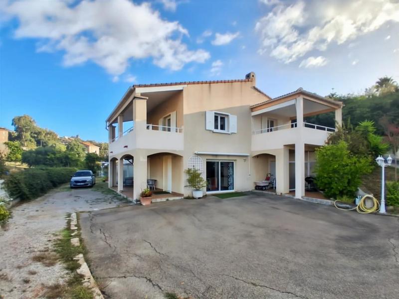 Villa - 204 m² - 7 pièces