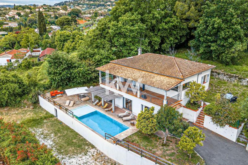 Maison - 220 m² - 4 pièces