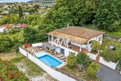 Maison - 220 m² - 4 pièces