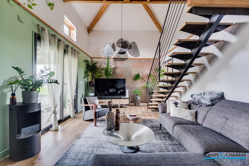 Maison - 211 m² - 7 pièces