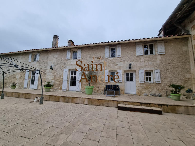 Maison - 300 m² - 8 pièces