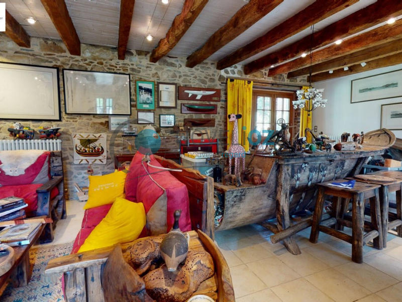 Maison - 259 m² - 8 pièces