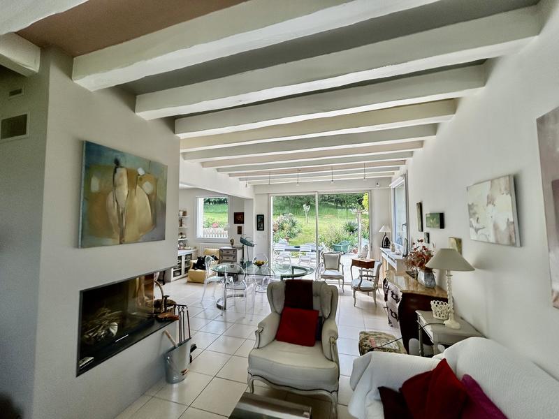 Propriété - 240 m² - 10 pièces