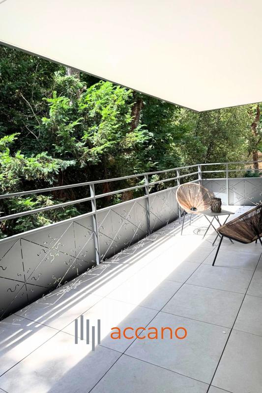 Appartement - 100 m² - 5 pièces