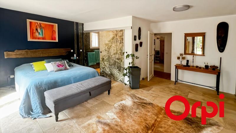 Villa - 223 m² - 8 pièces