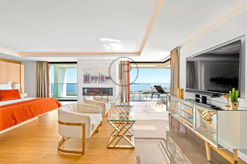 Villa - 1 400 m² - 15 pièces