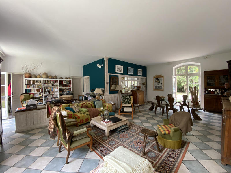 Maison - 370 m² - 12 pièces