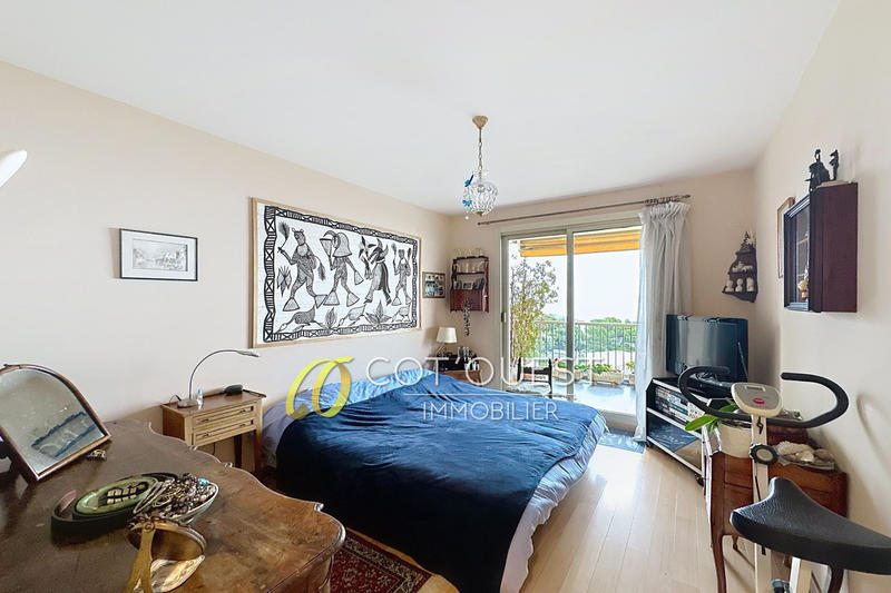 Appartement - 99 m² - 4 pièces