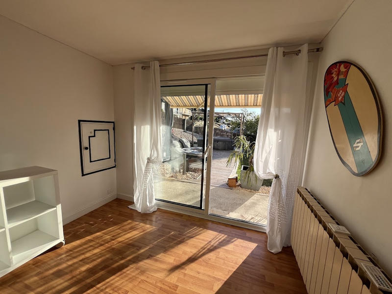 Maison - 220 m² - 9 pièces