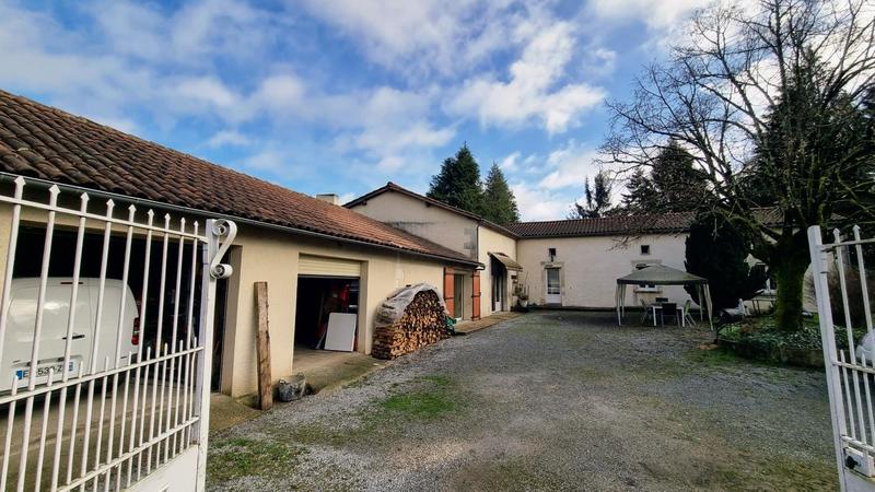 Maison - 247 m² - 7 pièces