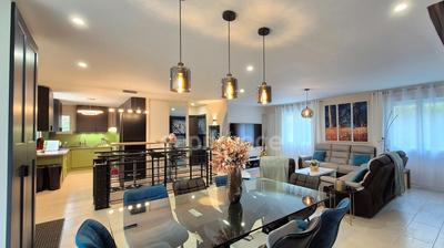 Maison - 185 m² - 6 pièces