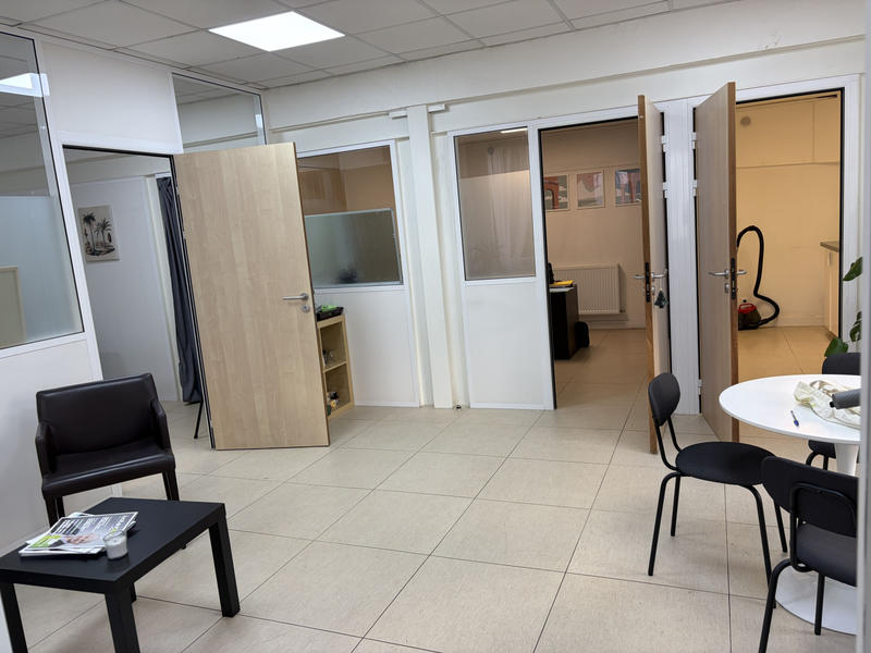 Bureau - 70 m² - 4 pièces