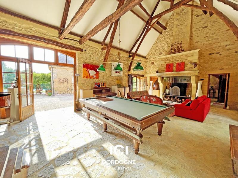 Propriété - 340 m² - 8 pièces