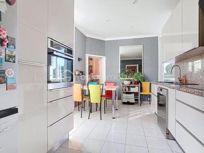 Maison - 250 m² - 7 pièces